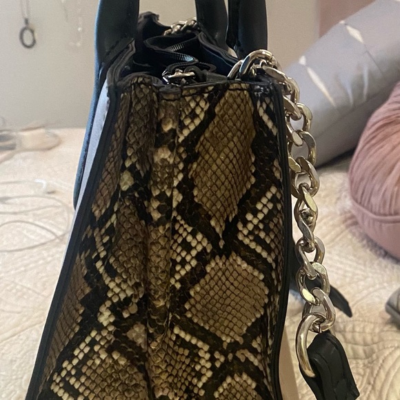 Handbag - Picture 3 of 4